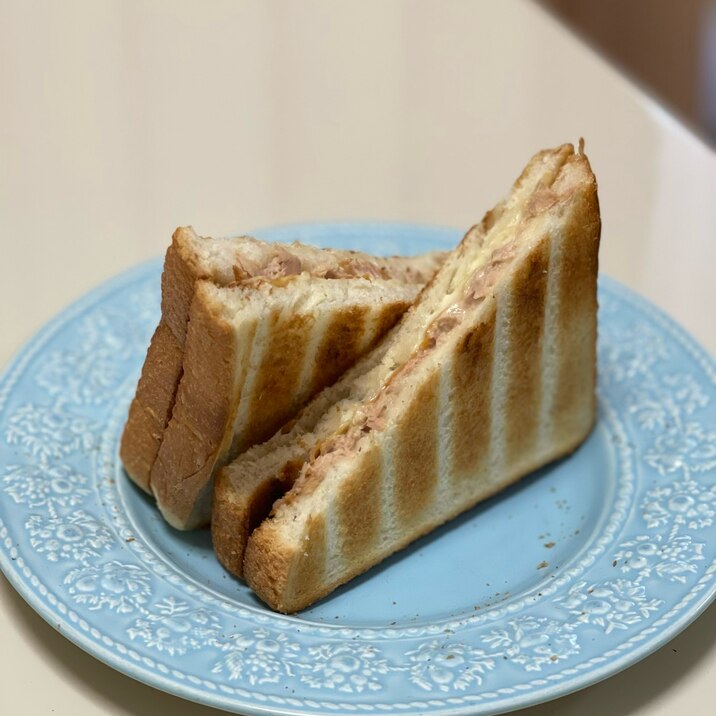 【超簡単】チーズとツナのホットサンドイッチ